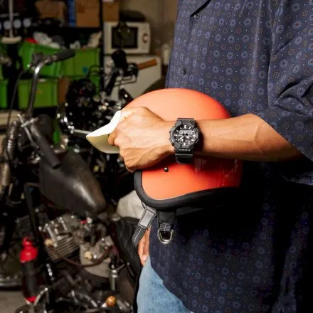 Zegarek Casio G-SHOCK GA-010-1A1ER czarny ze wskazówkami 