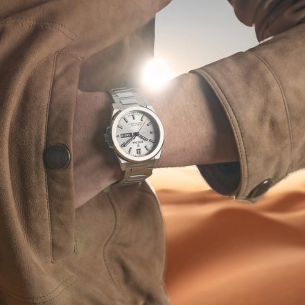 Festina Swiss Made 20073/1 Zegarek Męski ze srebrną tarczą na bransolecie