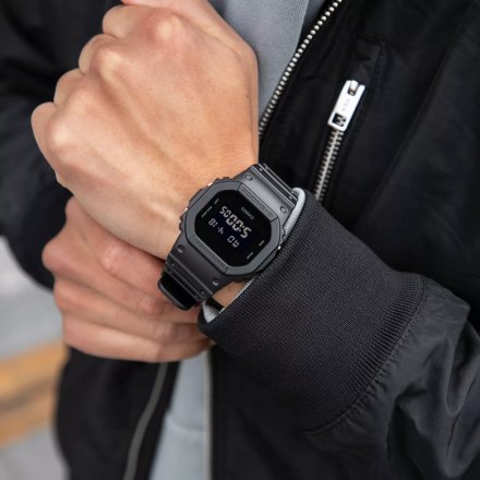 Zegarek Casio G-Shock czarny z czarnym wyświetlaczem DW-5600UBB-1ER