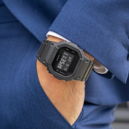 Zegarek Casio G-Shock czarny z czarnym wyświetlaczem DW-5600UBB-1ER