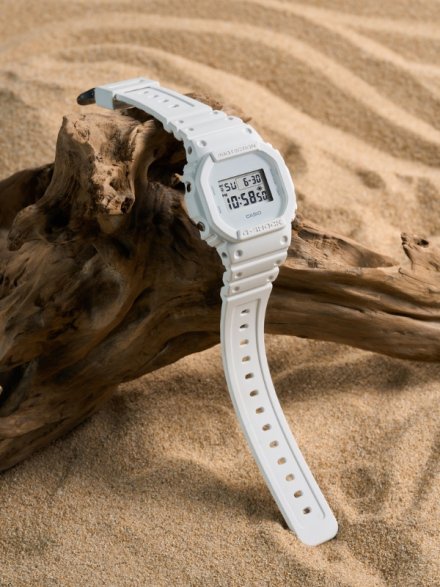 Zegarek Casio G-Shock biały z białym wyświetlaczem DW-5600WW-7ER