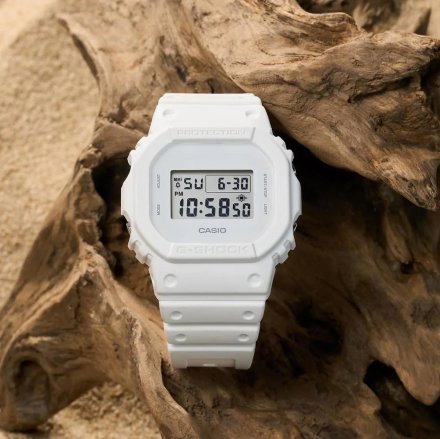 Zegarek Casio G-Shock biały z białym wyświetlaczem DW-5600WW-7ER