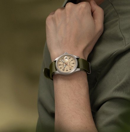 Festina Field Swiss Made Zegarek Męski srebrny z zielonym paskiem 20082/1