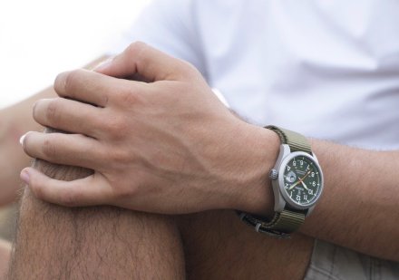 Festina Field Swiss Made Zegarek Męski srebrny z zielonym paskiem 20082/2