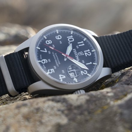 Festina Field Swiss Made Zegarek Męski srebrny z czarnym paskiem 20082/3