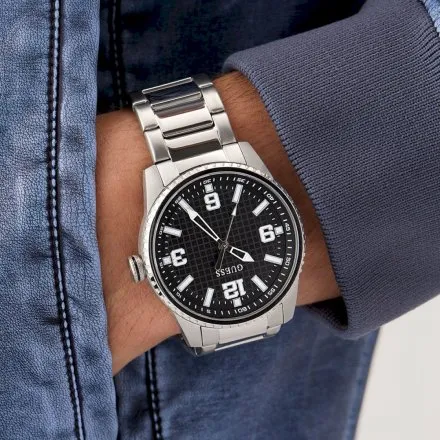 Guess Varsity srebrny zegarek  z czarną tarczą i srebrną bransoletką GW0889G1