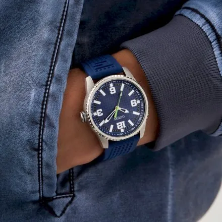 Guess Varsity srebrny zegarek  z granatową tarczą na pasku GW0890G1