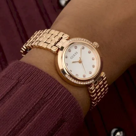 Guess Clara zegarek damski różowozłoty ze srebrną tarczą na bransolecie GW0930L3