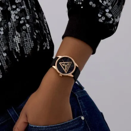 Guess Roxy zegarek damski różowozłoty na czarnym pasku GW0942L3