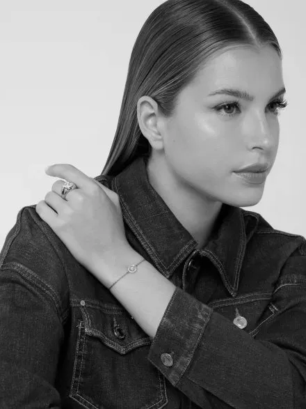 Srebrna bransoletka Guess G CRYSTAL literka G z kryształkami JUBB05447JW