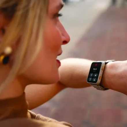 Prostokątny smartwatch Garmin Venu X1 Złoty Soft Gold AMOLED Latarka Rozmowy 010-02980-09