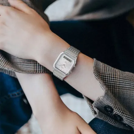 Casio Vintage srebrny zegarek w stylu retro z bransoletką i srebrną tarczą AQ-230EM-7AEF