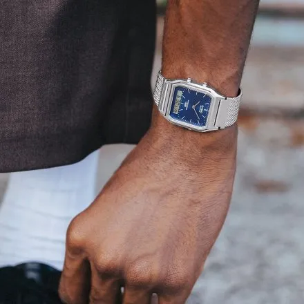 Casio Vintage srebrny zegarek w stylu retro z bransoletką i granatową tarczą AQ-230EM-2AEF