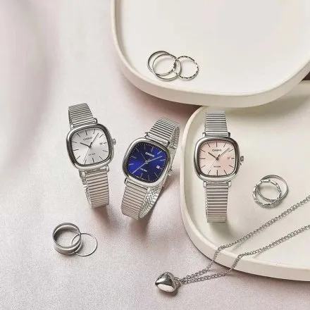 Srebrny zegarek damski Casio Classic kwadratowy retro LTP-B166D-7AVEF