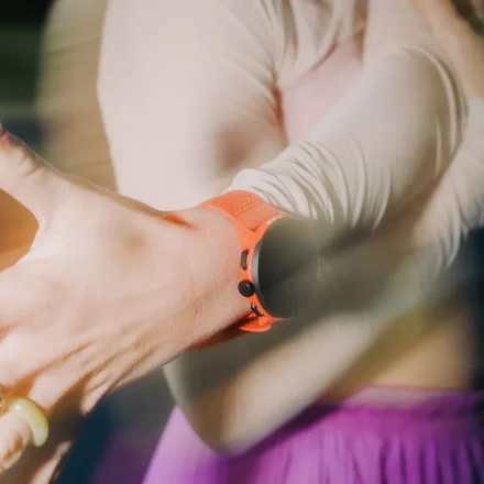 SUUNTO Run Coral Orange pomarańczowy zegarek do biegania z silikonowym paskiem SS051275000