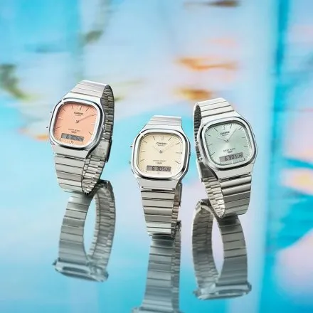 Casio Vintage AQ-240E-2AEF srebrny zegarek w stylu retro z bransoletką i błękitną tarczą