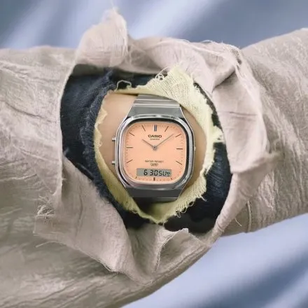 Casio Vintage AQ-240E-4AEF srebrny zegarek w stylu retro z bransoletką i pomarańczową tarczą