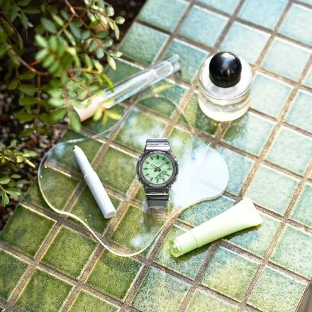 Zegarek Casio G-SHOCK na czarnym przeźroczystym pasku GMA-P2100SR-1AER