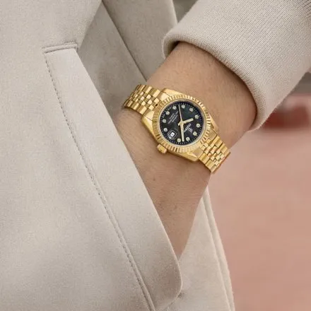 Festina Classic Zegarek Damski złoty na bransolecie z czarną perłową tarczą 20089/3