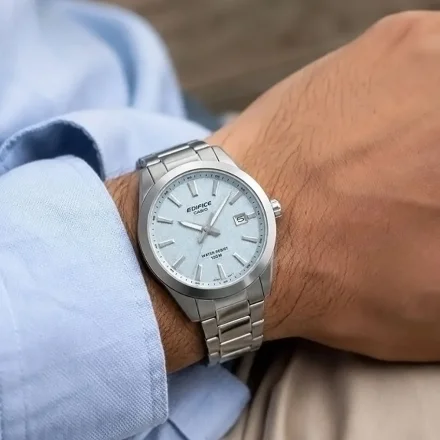 Casio Edifice Classic EFV-160D-2BVEF zegarek męski na bransolecie z błękitną tarczą