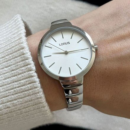 Elegancki srebrny zegarek damski Lorus z bransoletką RG217LX9