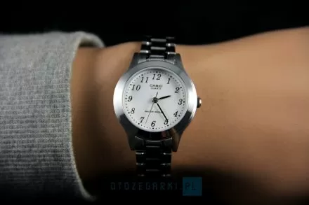 Zegarek Damski Casio Classic LTP-1128A-7BEF srebrny z cyferkami na białej tarczy