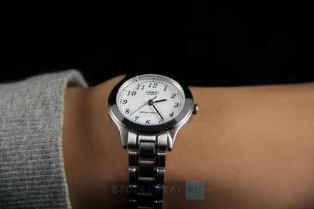 Zegarek Damski Casio Classic LTP-1128A-7BEF srebrny z cyferkami na białej tarczy