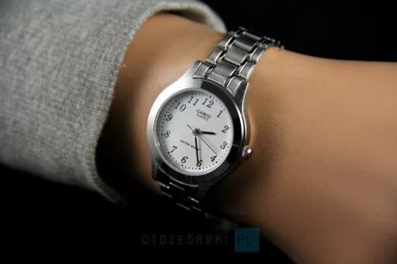 Zegarek Damski Casio Classic LTP-1128A-7BEF srebrny z cyferkami na białej tarczy