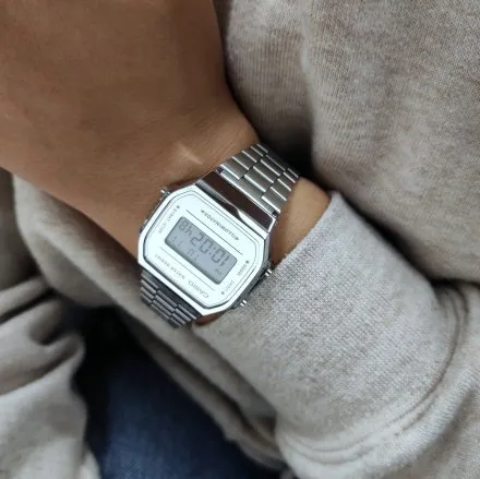 Srebrny zegarek Casio Vintage z bransoletką A168WEM-7EF w stylu Retro