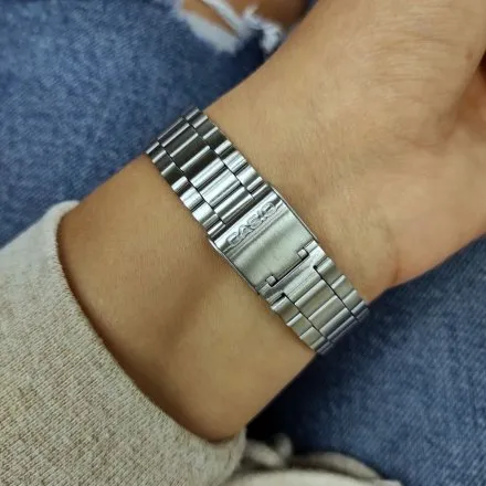 Srebrny zegarek Casio Vintage z bransoletką A168WEM-7EF w stylu Retro