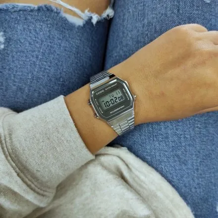 Srebrny zegarek Casio Vintage z bransoletką A168WEM-7EF w stylu Retro
