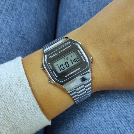 Srebrny zegarek Casio Vintage z bransoletką A168WEM-7EF w stylu Retro