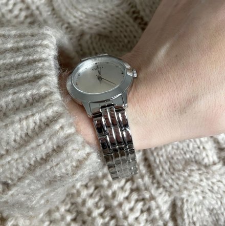 Srebrny zegarek damski Guess Chelsea z bransoletką W0989L1