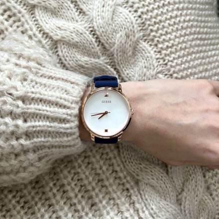 Różowy zegarek damski Guess Nova z niebieskim paskiem GW0004L2