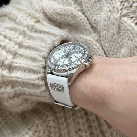 Srebrny zegarek damski Guess Frontier z białym paskiem i kryształami W1160L4