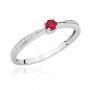 Biżuteria SAXO 14K Pierścionek z rubinem i diamentami 0,15ct BC-027 Białe Złoto
