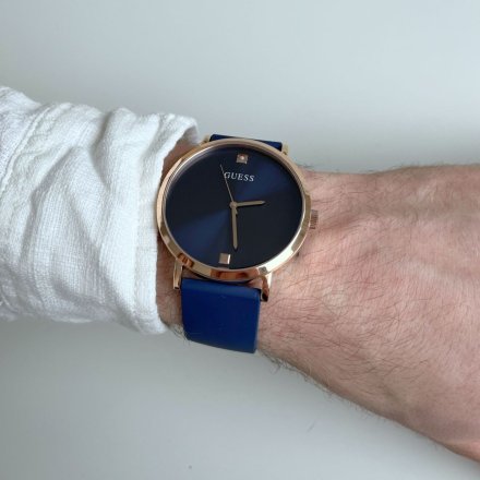 Różowozłoty zegarek Guess Supernova 44 z granatowym paskiem W1264G3