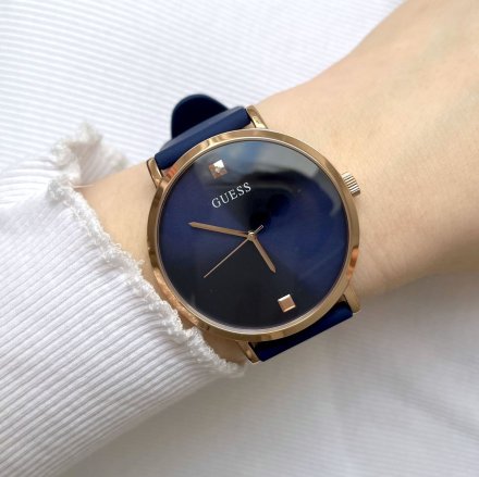 Różowozłoty zegarek Guess Supernova 44 z granatowym paskiem W1264G3