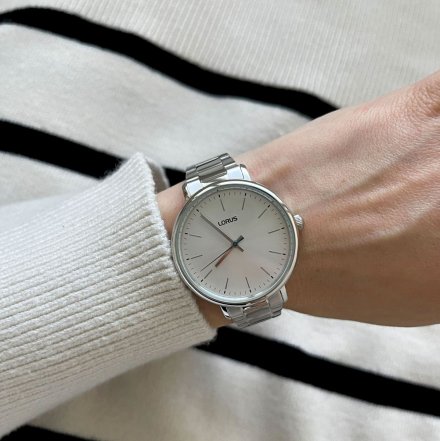 Klasyczny zegarek damski Lorus na srebrnej bransolecie RG273RX9