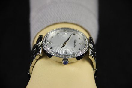 Srebrny szwajcarski zegarek damski Adriatica z datownikiem A3695.5143QZ 