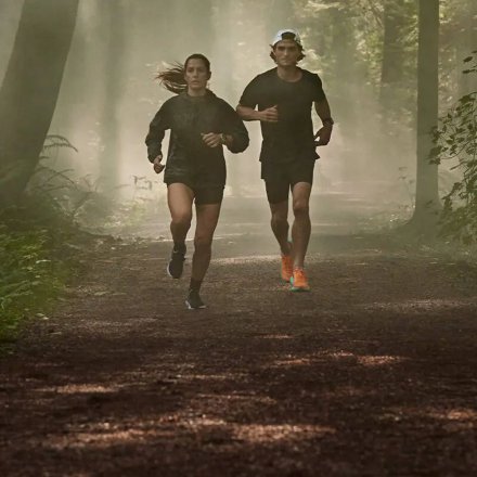 Różowy zegarek do biegania GARMIN Forerunner 255 S 010-02641-13
