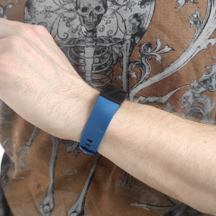 Niebieska opaska smartband Rubicon RNCE80 smartwatch z ciśnieniomierzem SMARUB117