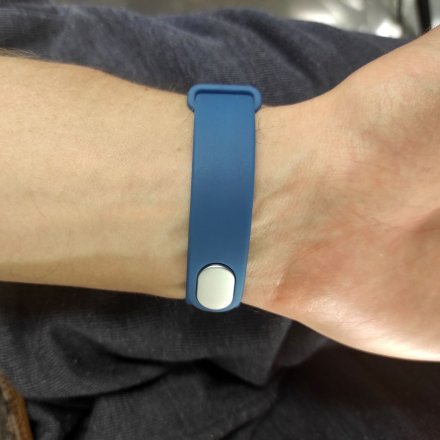 Niebieska opaska smartband Rubicon RNCE80 smartwatch z ciśnieniomierzem SMARUB117