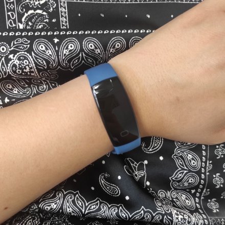 Niebieska opaska smartband Rubicon RNCE80 smartwatch z ciśnieniomierzem SMARUB117