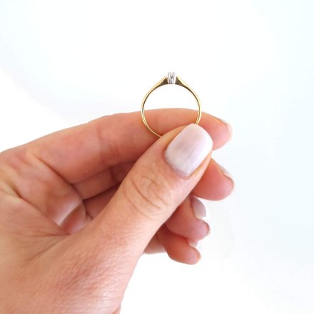 Złoty pierścionek zaręczynowy z diamentem r.18 • Złoto 585 Brylant 0,03ct