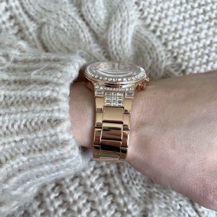 Różowozłoty zegarek damski Guess Moonlight z bransoletką z kryształkami GW0320L3