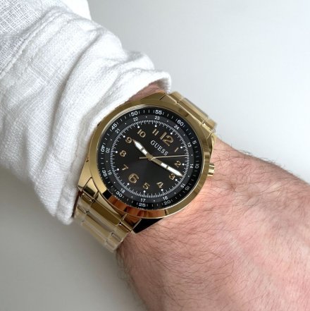Złoty zegarek Guess Max z czarną tarczą i złotą bransoletką GW0493G2