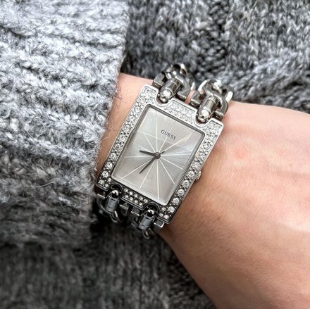 Srebrny zegarek damski Guess z łańcuszkami i kryształami Mod Heavy Metal W1121L1