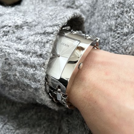 Srebrny zegarek damski Guess z łańcuszkami Heavy Metal W1274L1