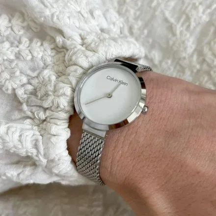 Zegarek damski Calvin Klein Minimalistic T Bar ze srebrną bransoletką 25200082